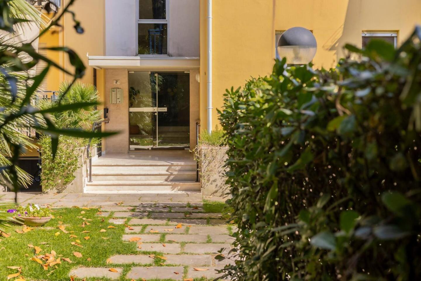Stiloso Bilocale Terraceparking Diano Marina Exterior photo