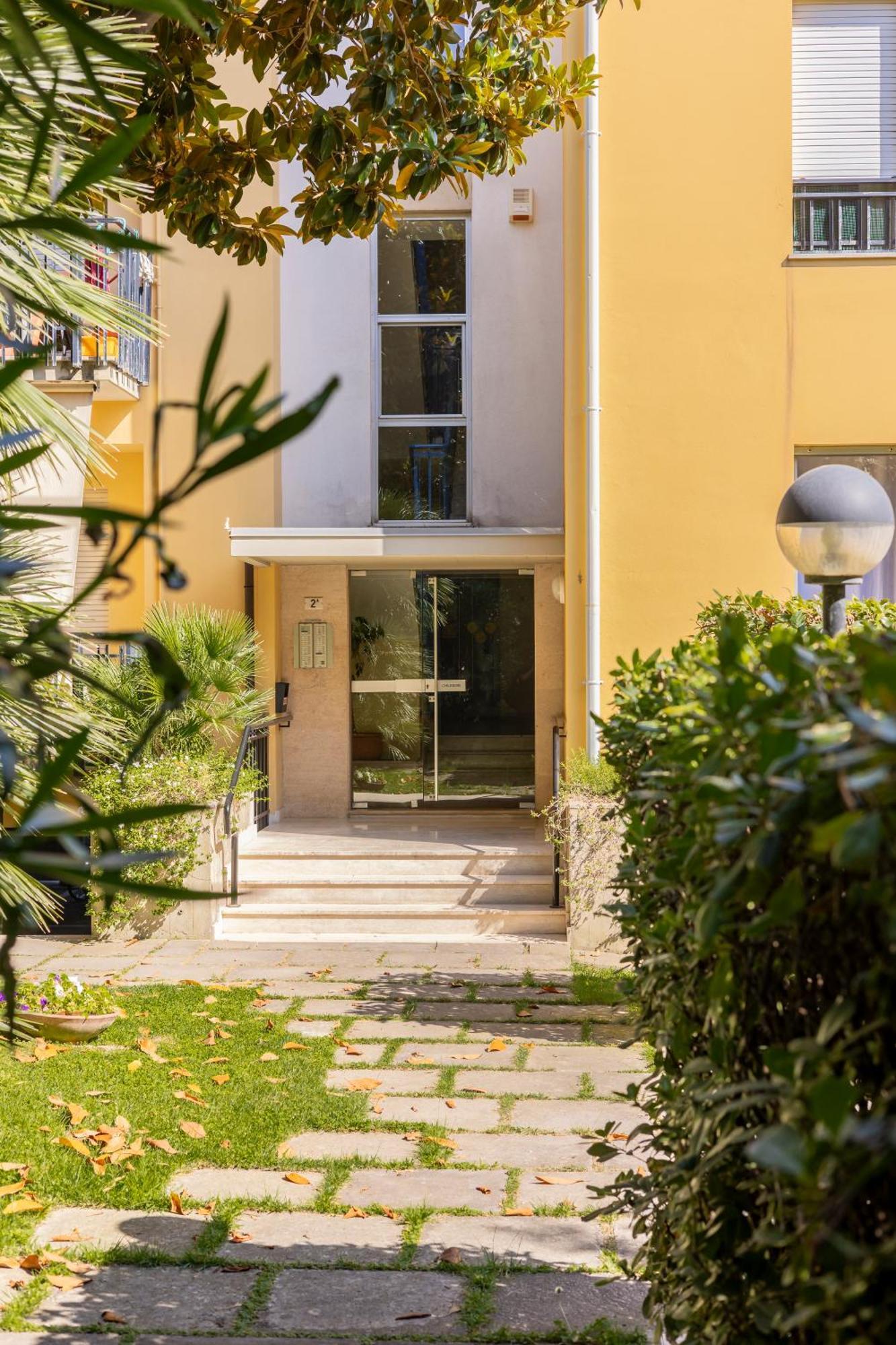 Stiloso Bilocale Terraceparking Diano Marina Exterior photo